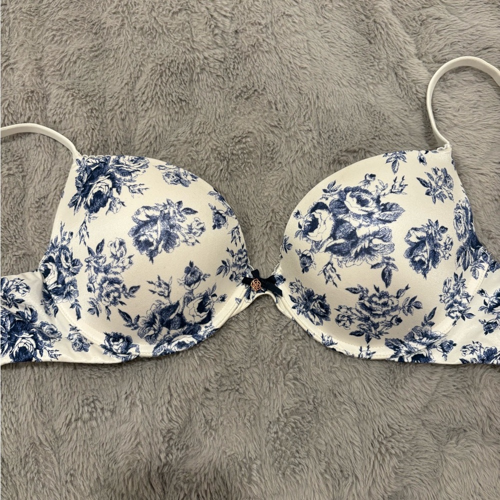 Victoria's Secret White and Blue Floral Push-Up Bra Size 34D